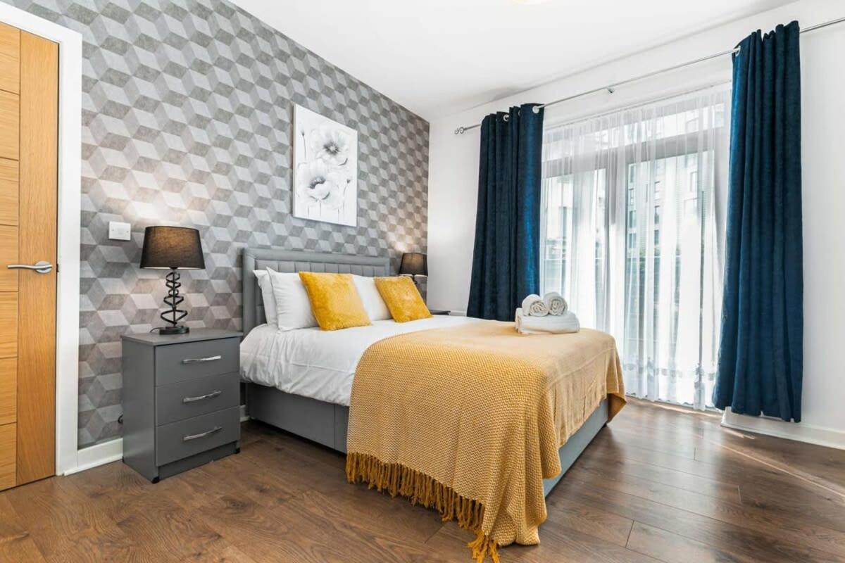 Spacious 1 Bedroom Apartment In Central Woking Exterior foto